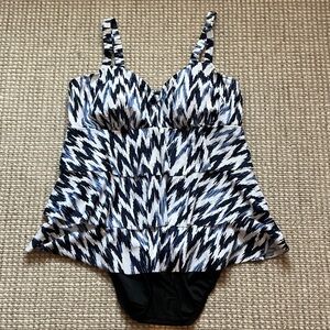 Ladies one piece flounce swimsuit